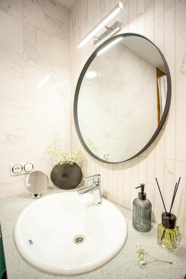 Luxury Apartment With 2 Bedrooms In The City Center Mykolaiv Exterior photo